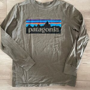 Patagonia Men's Long Sleeve Shirt in Olive with Logo